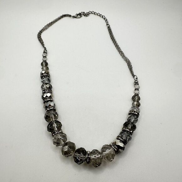 16" Clear and gray faceted crystal beads with rhinestone accent necklace! - Picture 8 of 10